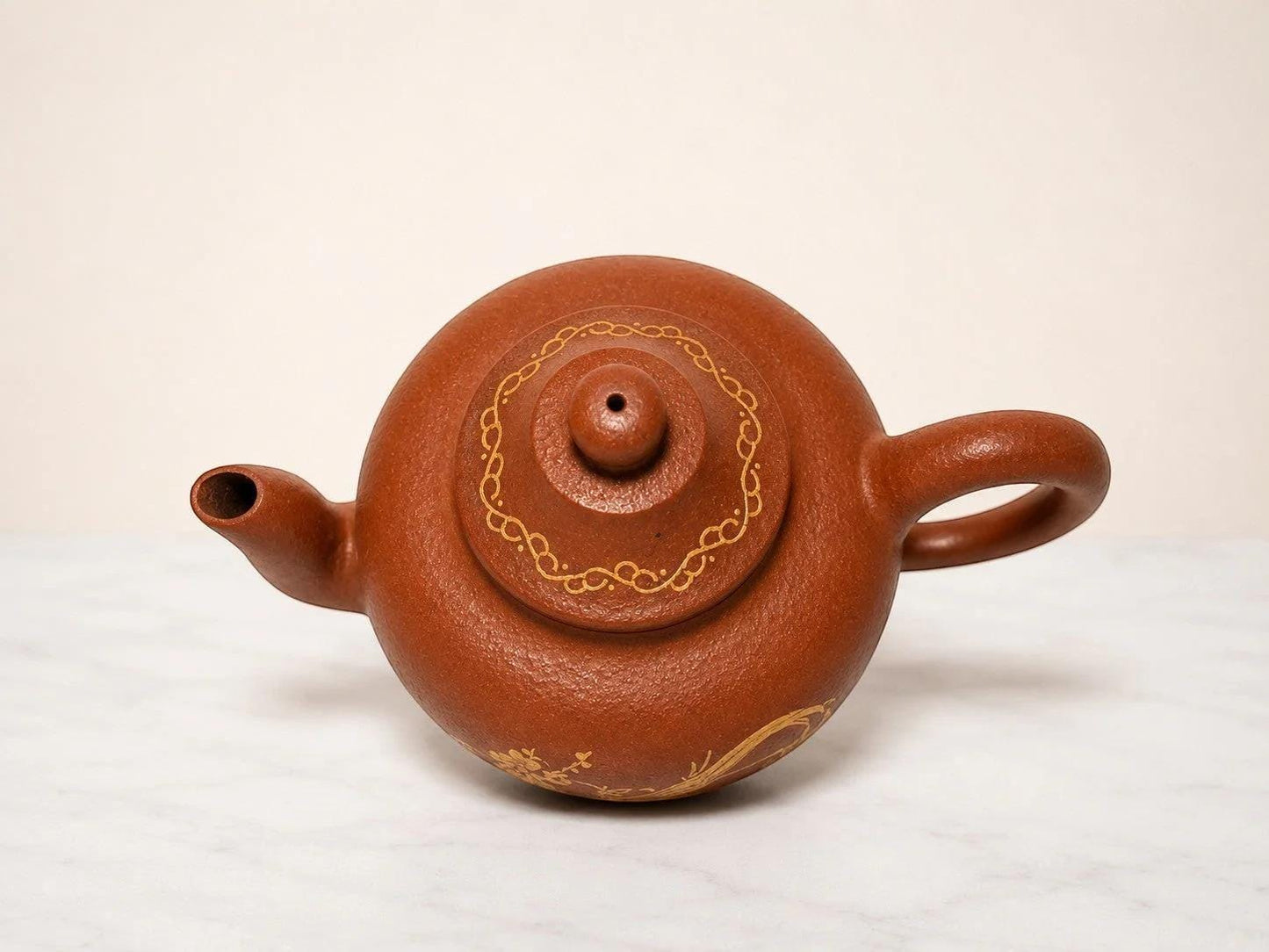 C&C Atelier 凤凰牡丹纹紫砂茶壶，手工制作，古朴典雅，适合品茗和装饰。