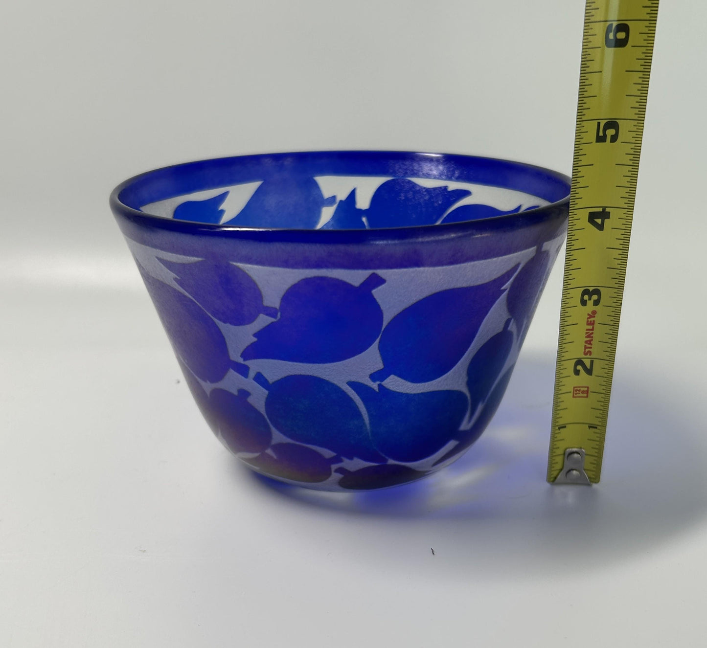 Kosta Boda Bertil Vallien Art Glass Bowl – Cobalt Blue Leaf Motif 57446