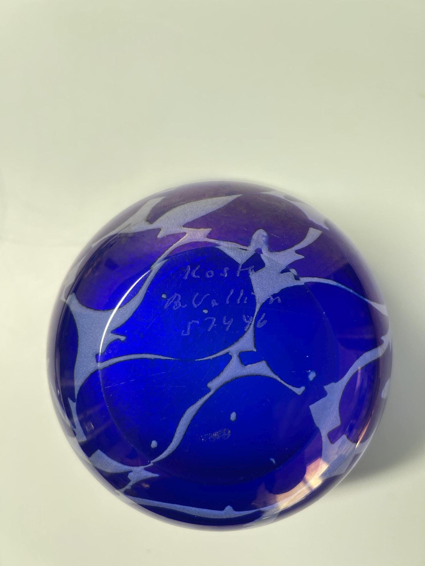 Kosta Boda Bertil Vallien Art Glass Bowl – Cobalt Blue Leaf Motif 57446
