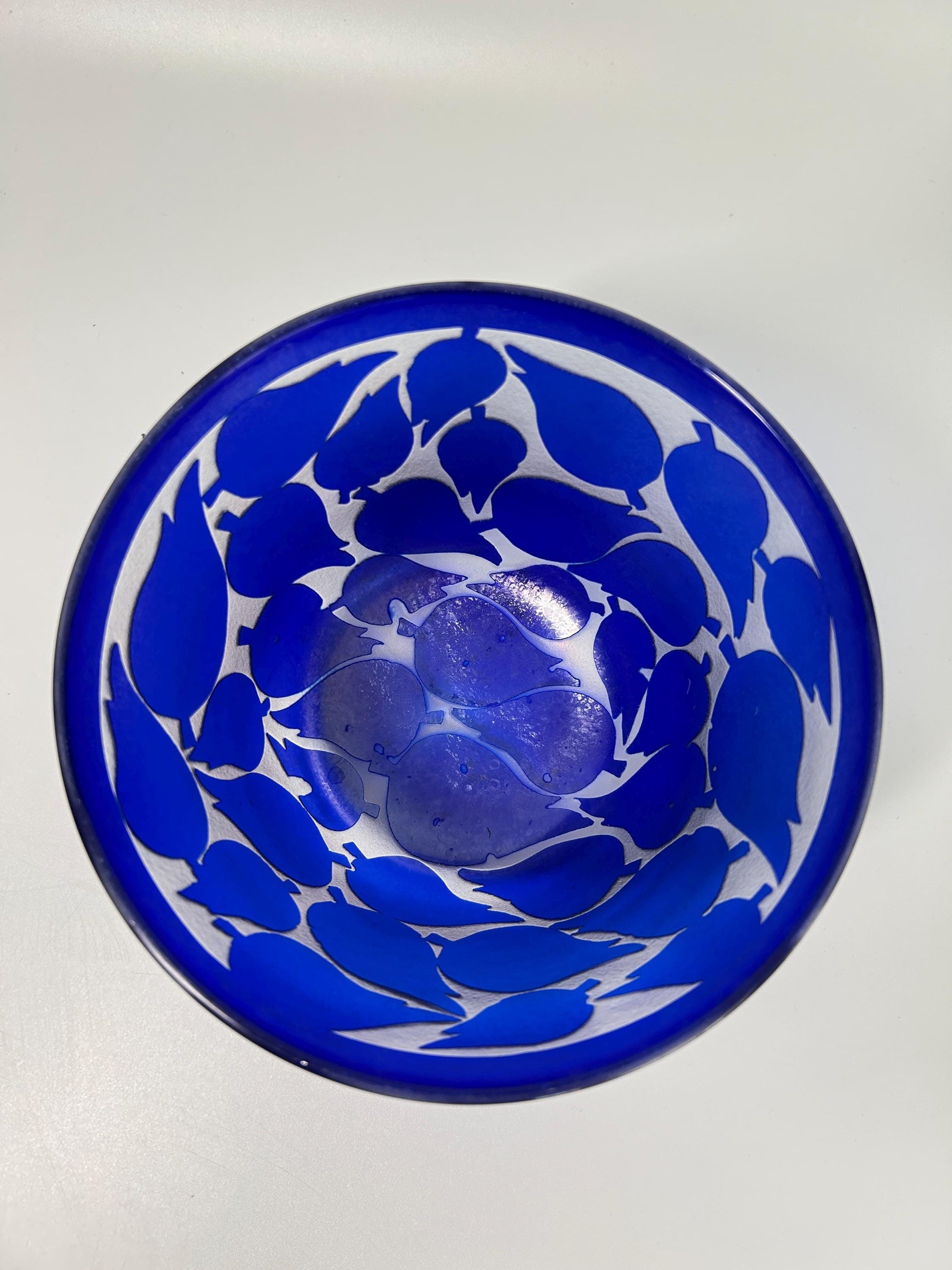 Kosta Boda Bertil Vallien Art Glass Bowl – Cobalt Blue Leaf Motif 57446