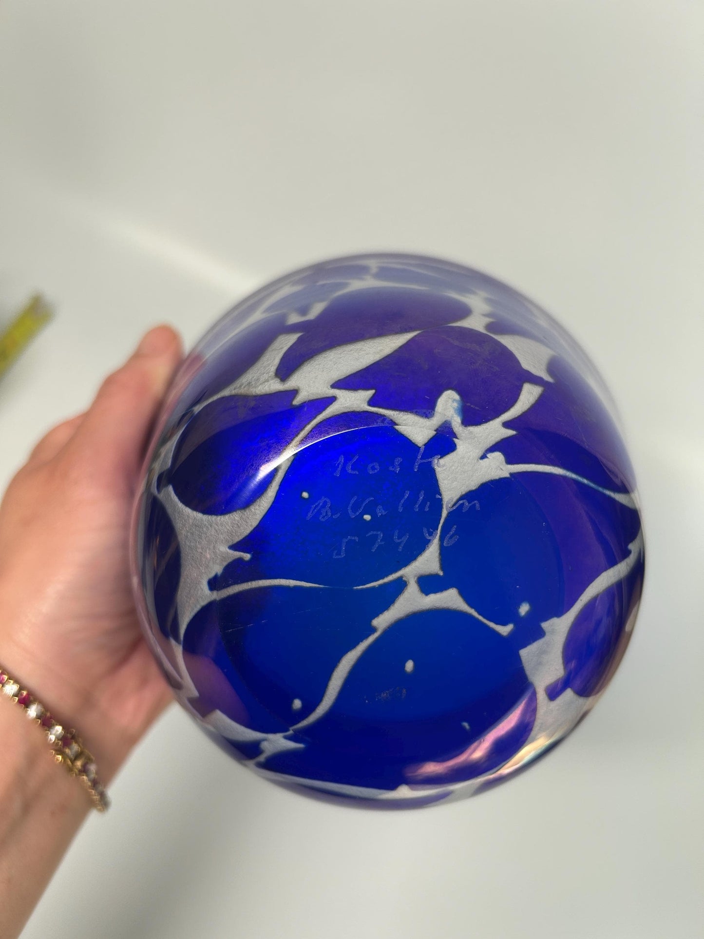 Kosta Boda Bertil Vallien Art Glass Bowl – Cobalt Blue Leaf Motif 57446
