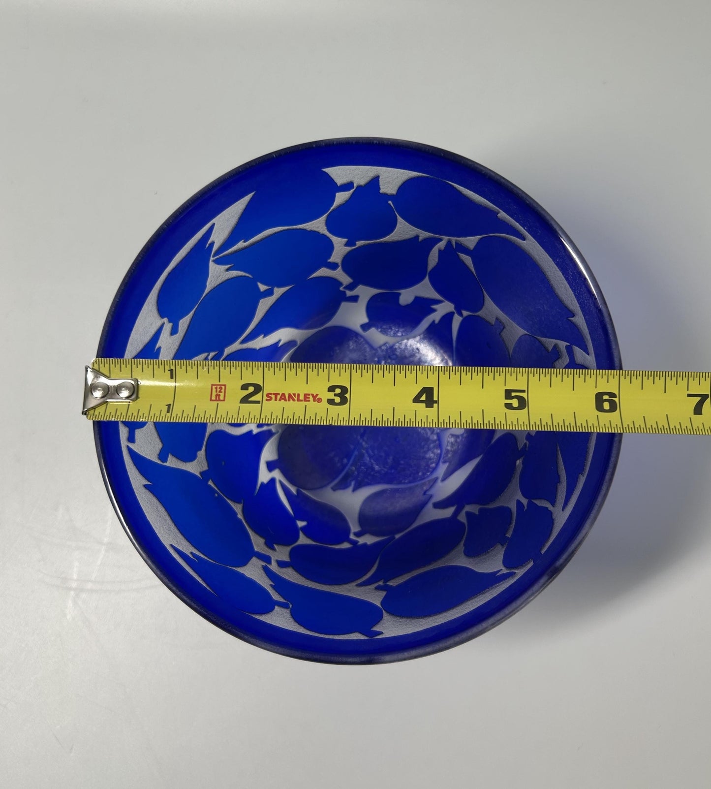 Kosta Boda Bertil Vallien Art Glass Bowl – Cobalt Blue Leaf Motif 57446