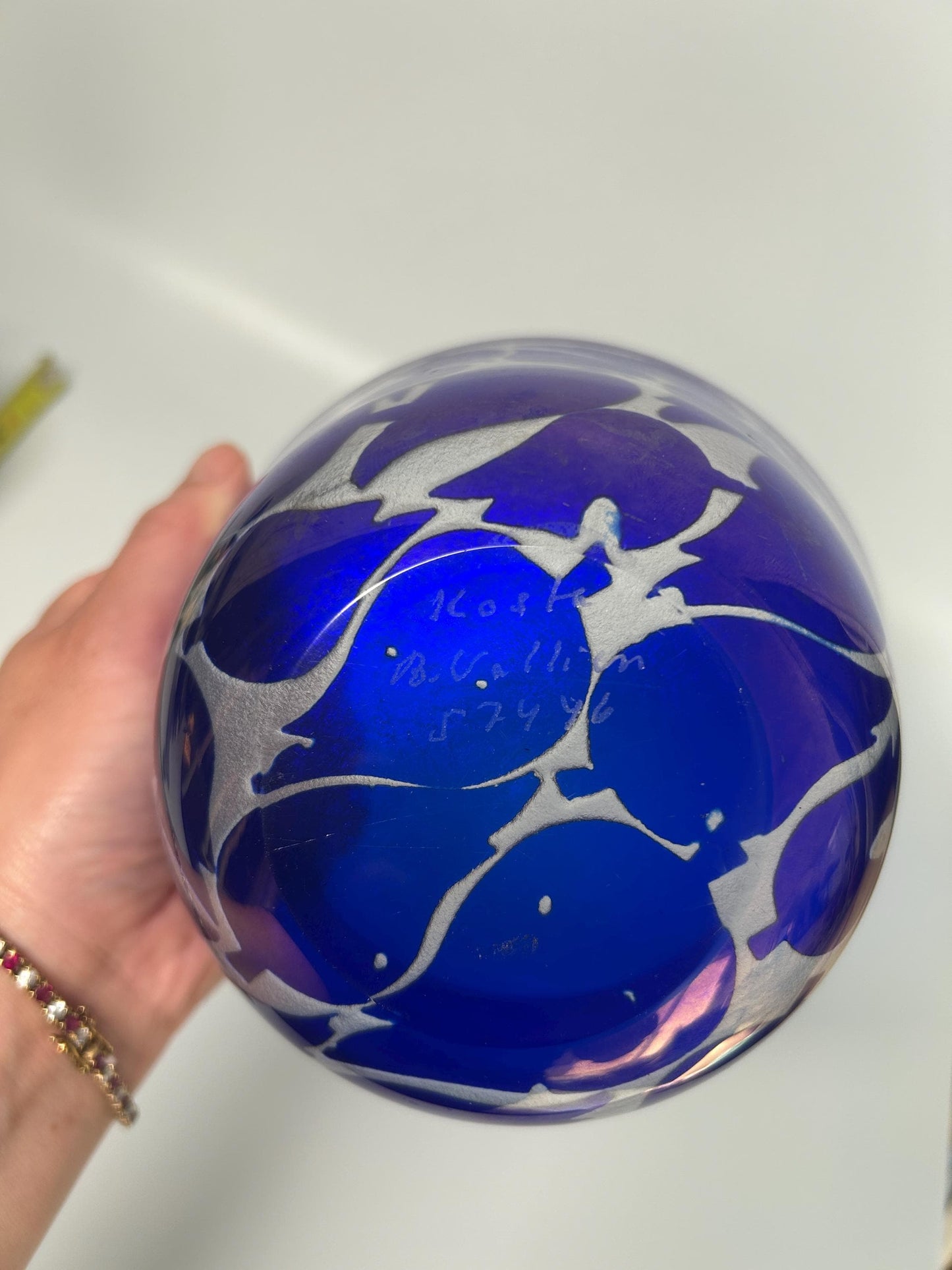 Kosta Boda Bertil Vallien Art Glass Bowl – Cobalt Blue Leaf Motif 57446